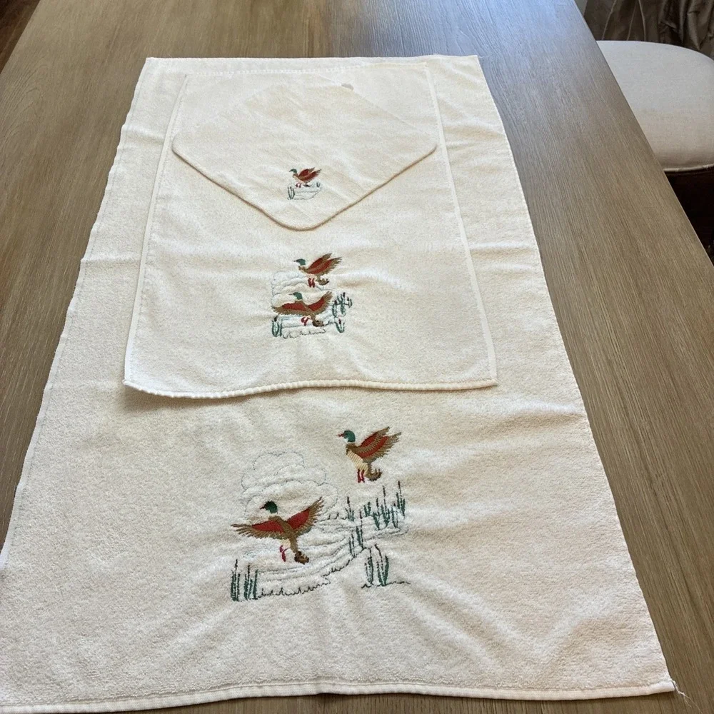 Vtg Fine Fashion Towel Set Bath Hand Washcloth Machine Embroidered Ducks 3 Piece